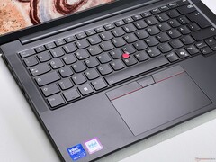 Lenovo ThinkPad E14 G7 im Test - Günstiges Office-Notebook hebt sich mit 120-Hz-Display von der Konkurrenz ab