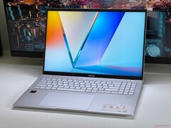 Guter Alltagsrechner mit fast 20 Stunden Akkulaufzeit für 899 Euro - Asus Vivobook S16 Laptop im Test