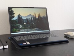 Lenovo IdeaPad Slim 3 15IRH10R Laptop Test: Intel Core 5 210H Debüt