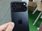 Der iPhone 17 Pro Dummy zeigt diverse Designänderungen auf (Bildquelle: Majin Bu)