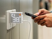 Das neueste Ladegerät von Sharge besitzt ein charmantes Pixel-Display. (Bildquelle: Sharge)