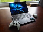 Medion Erazer Beast 16 X1 Laptop Test: RTX 5090-Gamer mit optionaler Wasserkühlung