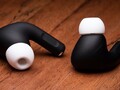 AirPods in mattem Schwarz sind dank ColorWare endlich Realität. (Bild: ColorWare)