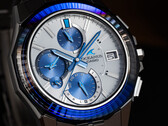 Die Casio OCW-S6000PB-7AJF (abgebildet) verfügt über eine Saphir-Lünette mit 24 Facetten auf der Oberseite und 48 an den Seiten. (Bildquelle: Casio)