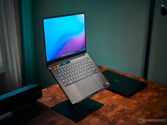 Dünner und mit OLED, aber maximal mit der RTX 5070 Laptop - Razer Blade 14 2025 im Test