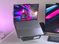 Lenovo Yoga Pro 9 16IAH G10 im Test - Toller Multimedia-Laptop überzeugt mit 1.100-Nits OLED