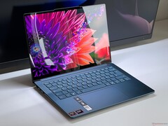 90-Hz-OLED mit AdobeRGB - Lenovo Yoga Pro 7 14 G10 Laptop Test