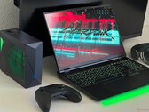 Die heißblütige RTX 5090 im XMG Neo 16 kann optional auch mit Wasserkühlung im Zaum gehalten werden (Bildquelle: Andreas Osthoff)
