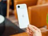 Nicht nur das Galaxy S25 Edge und das Galaxy S26 Edge von Samsung auch das iPhone Air von Apple ist de facto tot. (Bildquelle: Iskren Georgiev)
