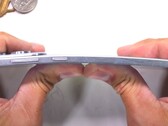 Nur 5,8 mm dick ist das Galaxy S25 Edge aber Titan-verstärkt: Das dünnste Samsung-Phone stellt sich dem Durability-Test. (Bildquelle: JRE)