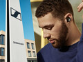 Kopfhörer und Lautsprecher mit Sennheiser-Logo werden künftig von Sonova entwickelt und verkauft. (Bild: Sennheiser)
