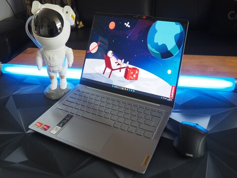 Test Lenovo Yoga Slim 6 14 Laptop: Premiere für die Radeon 740M