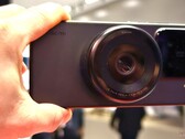 Das Xiaomi 17 Ultra könnte mit externer Zoom-Optik ein wenig dem Leica-Kamera-Prototypen ähneln, der am MWC 2025 vorgestellt wurde. (Bildquelle: Notebookcheck)