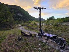 E-Scooter mit Top-Speed auf Abwegen - Ausom L2 Max im Test